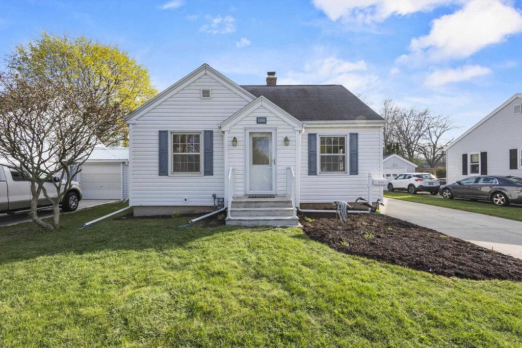 Photo of 1260 McCormick STREET, Green Bay, WI 54301 (MLS # 50324631)