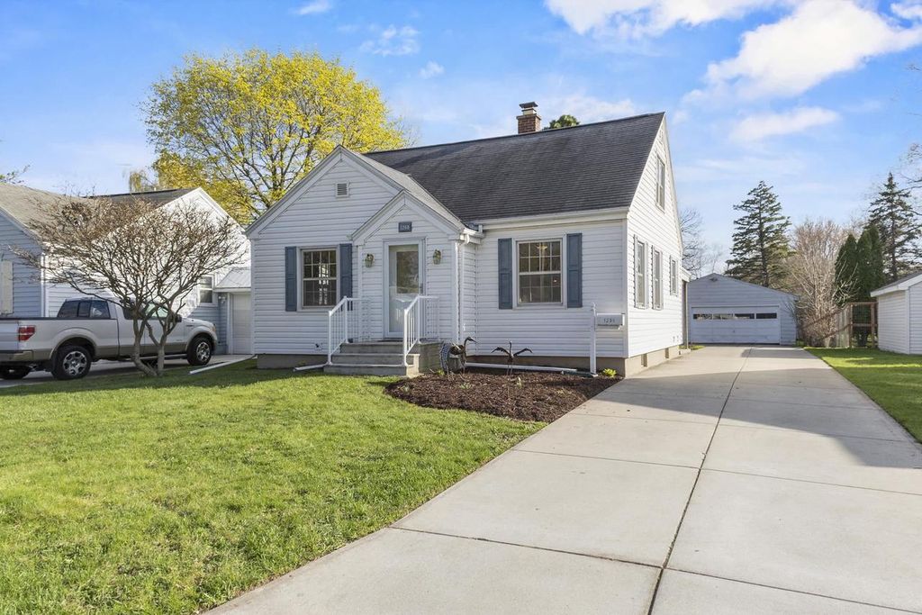 Photo of 1260 McCormick STREET, Green Bay, WI 54301 (MLS # 50324631)