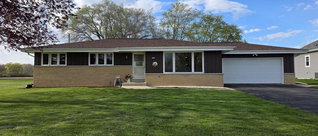 Photo of 3360 E Oakwood ROAD, Oak Creek, WI 53154 (MLS # 1960755)
