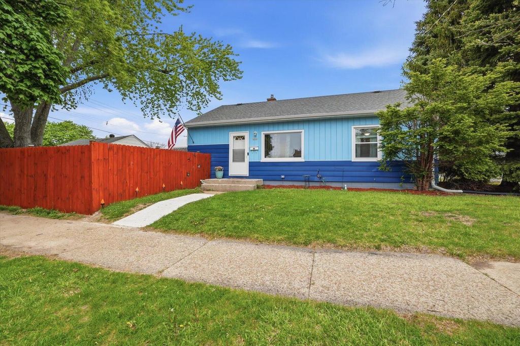 Photo of 6800 W Ohio AVENUE, Milwaukee, WI 53219 (MLS # 1961470)