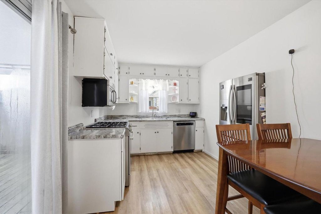 Photo of 6800 W Ohio AVENUE, Milwaukee, WI 53219 (MLS # 1961470)