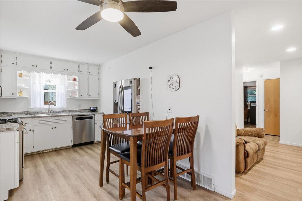 Photo of 6800 W Ohio AVENUE, Milwaukee, WI 53219 (MLS # 1961470)