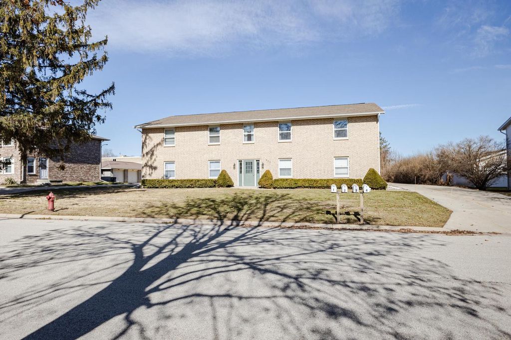 Photo of 400 Franklin STREET #1-4, Watertown, WI 53094 (MLS # 1951487)