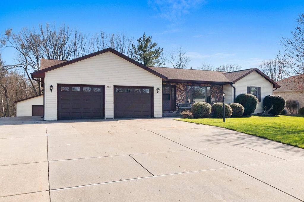 Photo of 2234 Jen Rae ROAD, Green Bay, WI 54311 (MLS # 50324106)