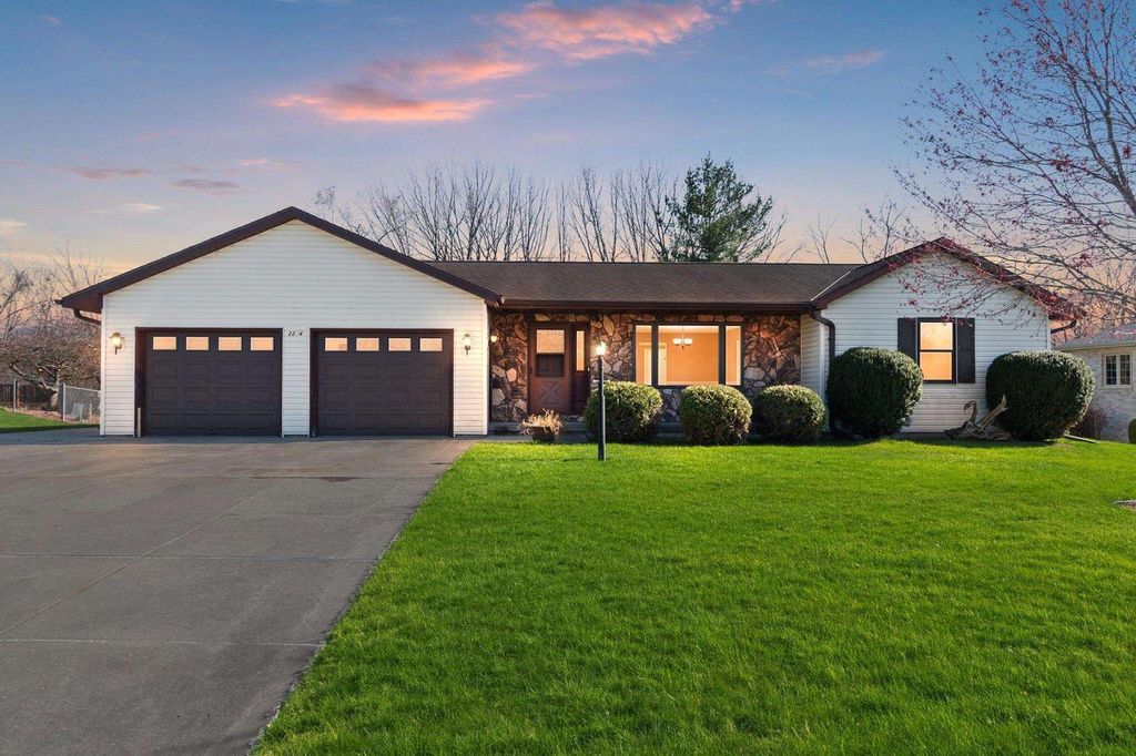 Photo of 2234 Jen Rae ROAD, Green Bay, WI 54311 (MLS # 50324106)
