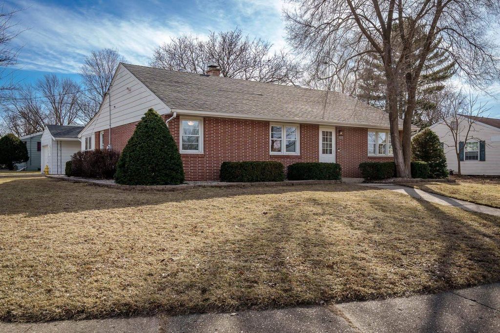 Photo of 1728 Henderson AVENUE, Beloit, WI 53511 (MLS # 2017448)
