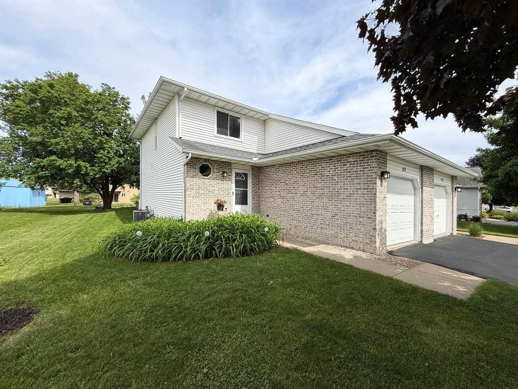 Photo of 512 Old Indian TRAIL, Deforest, WI 53532 (MLS # 2024876)