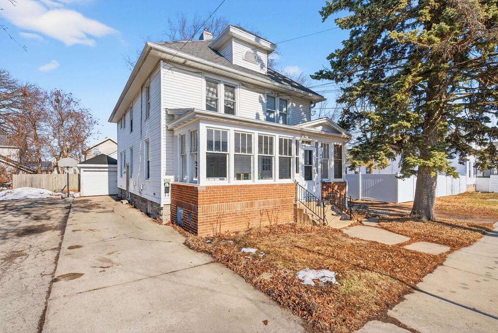 Photo of 232 W 8th AVENUE, Oshkosh, WI 54902 (MLS # 50321274)