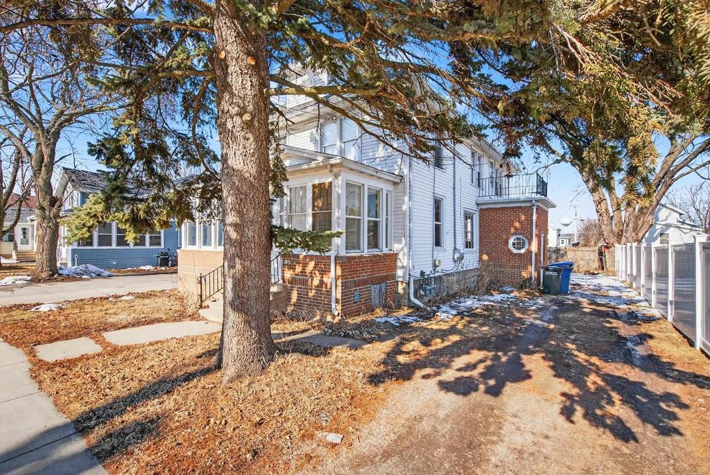 Photo of 232 W 8th AVENUE, Oshkosh, WI 54902 (MLS # 50321274)