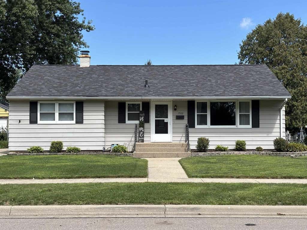 Photo of 1702 Gartland AVENUE, Janesville, WI 53548 (MLS # 2031366)