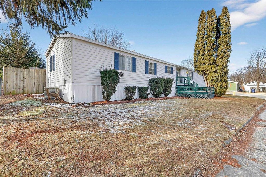 Photo of 112 Falling Creek CIRCLE, Janesville, WI 53548 (MLS # 2015044)