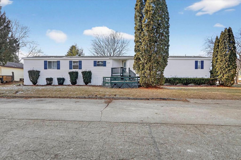 Photo of 112 Falling Creek CIRCLE, Janesville, WI 53548 (MLS # 2015044)