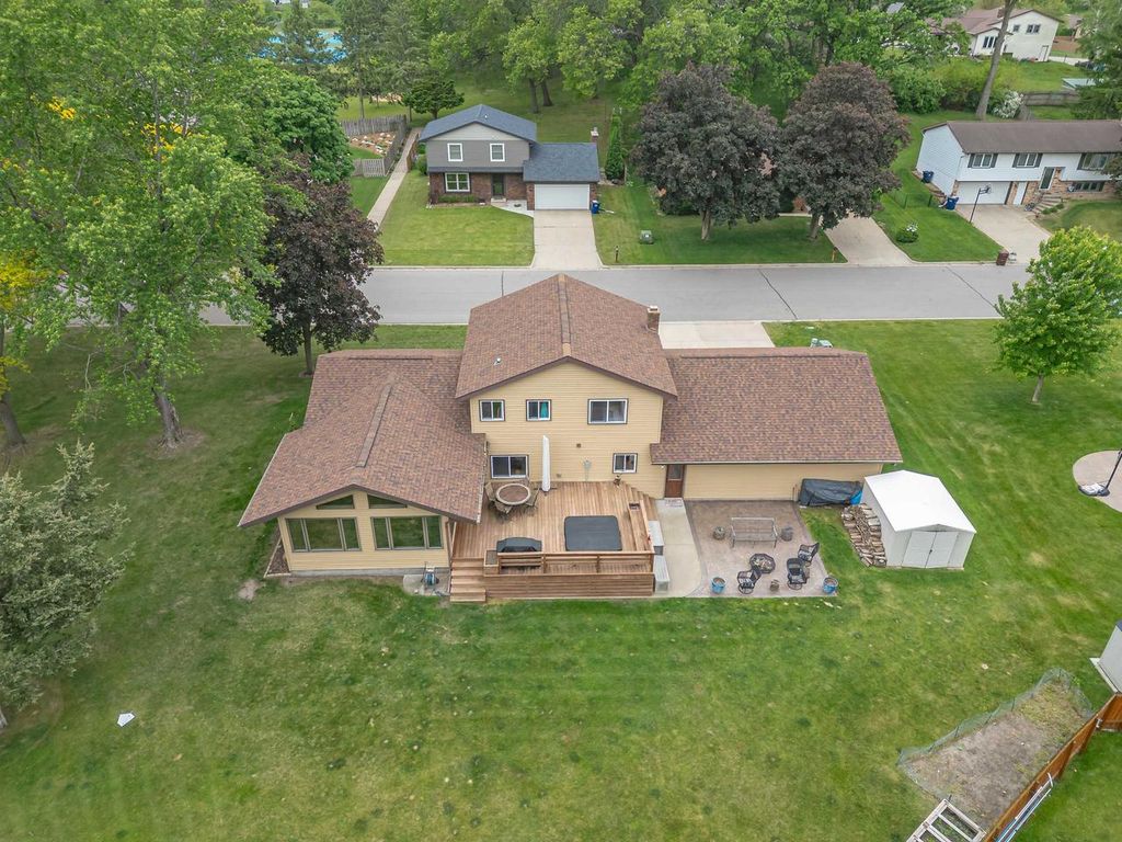 Photo of 815 Westwood DRIVE, Onalaska, WI 54650 (MLS # 2024238)