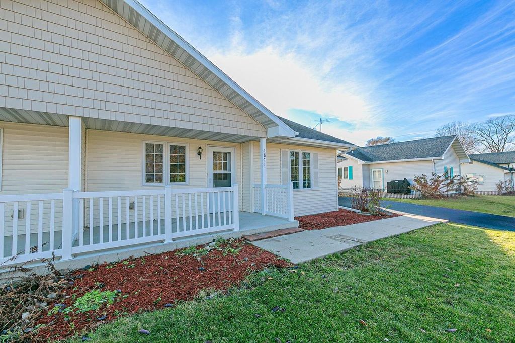 Photo of 1871 Natures WAY, Menasha, WI 54952 (MLS # 50319708)