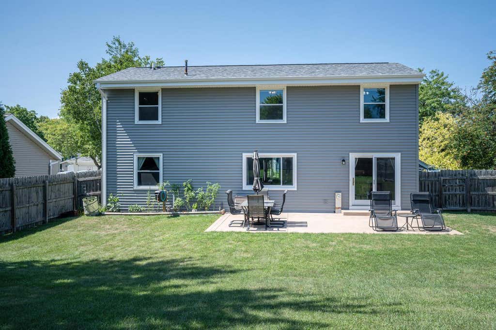 Photo of 8560 S Sharon DRIVE, Oak Creek, WI 53154 (MLS # 1975908)