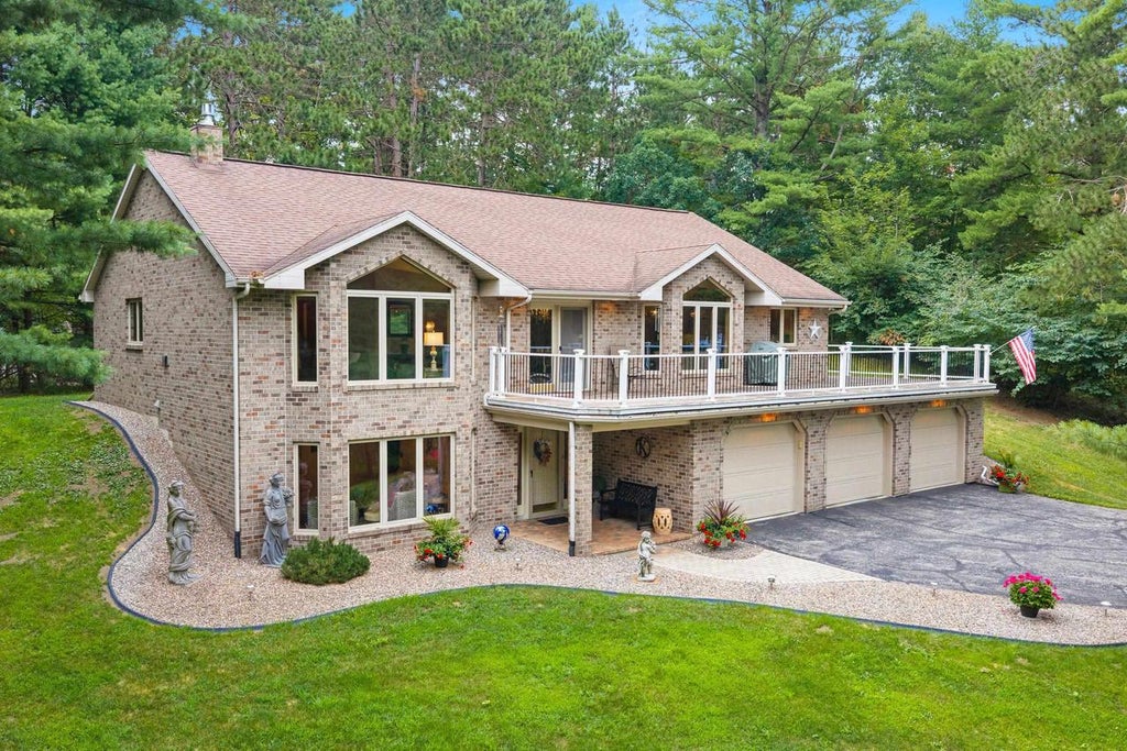 Photo of 2727 Brook Hills DRIVE, Suamico, WI 54313 (MLS # 50330695)