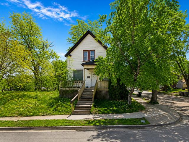 Photo of 3533 W Clarke STREET, Milwaukee, WI 53210 (MLS # 1966417)