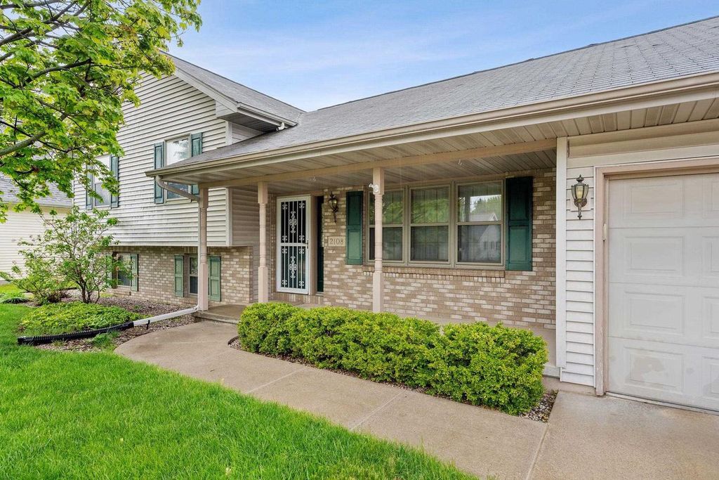 Photo of 2108 S Matthias STREET, Appleton, WI 54915 (MLS # 50325690)