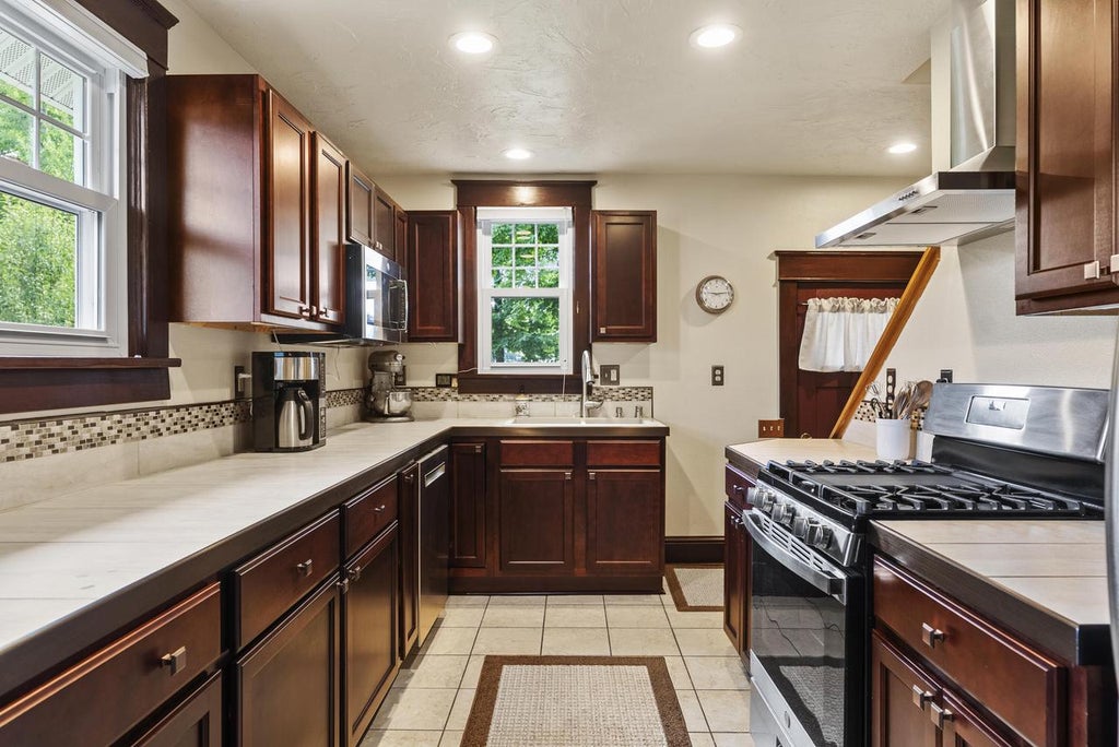 Photo of 811 Harvey AVENUE, Watertown, WI 53094 (MLS # 1969298)