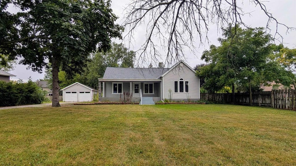 Photo of 4013 Michigan AVENUE, Manitowoc, WI 54220 (MLS # 50331715)