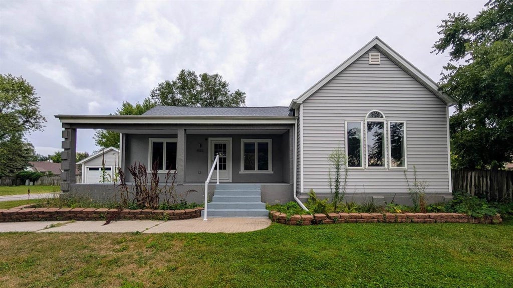 Photo of 4013 Michigan AVENUE, Manitowoc, WI 54220 (MLS # 50331715)