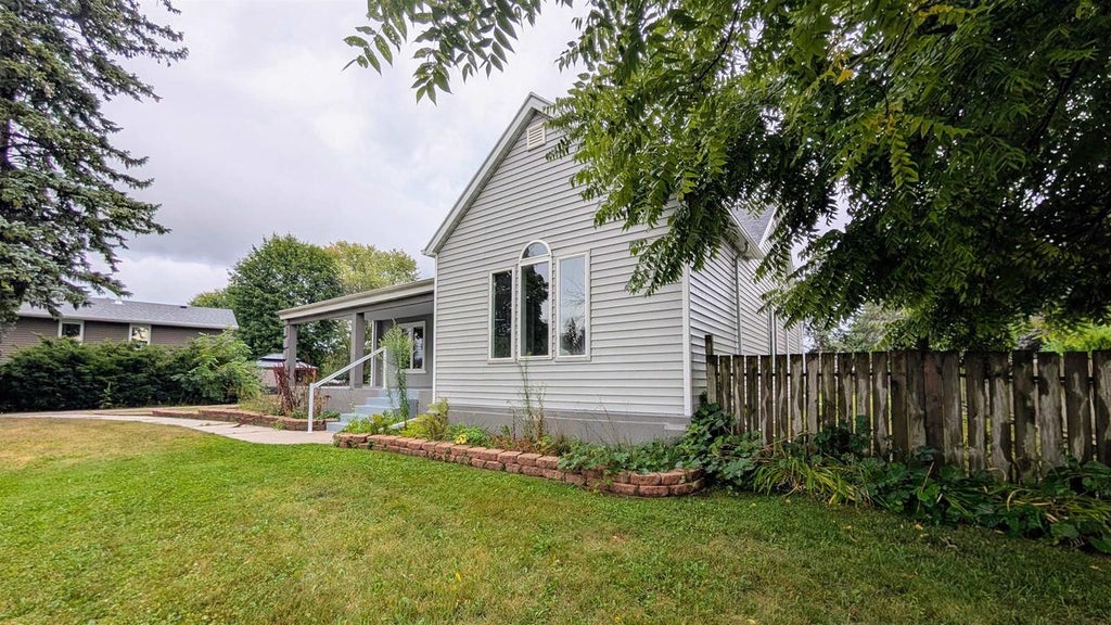 Photo of 4013 Michigan AVENUE, Manitowoc, WI 54220 (MLS # 50331715)