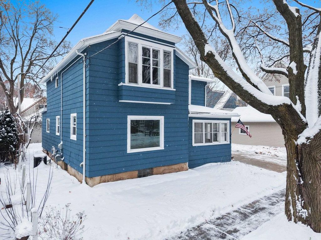 Photo of 611 E Pacific STREET, Appleton, WI 54911 (MLS # 50318861)