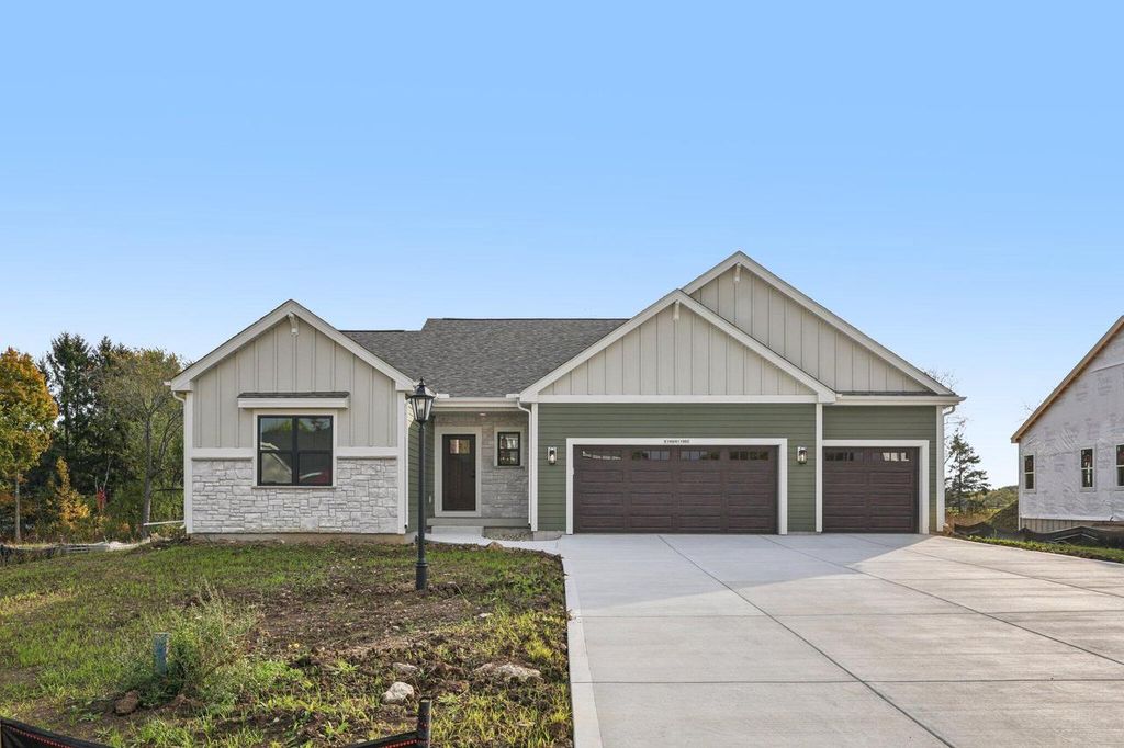 Photo of W149N11982 Red Holly DRIVE, Germantown, WI 53022 (MLS # 1940074)
