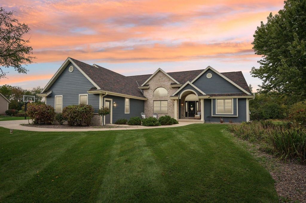 Photo of W344N6731 Jorgenson WAY, Oconomowoc, WI 53066 (MLS # 1939166)
