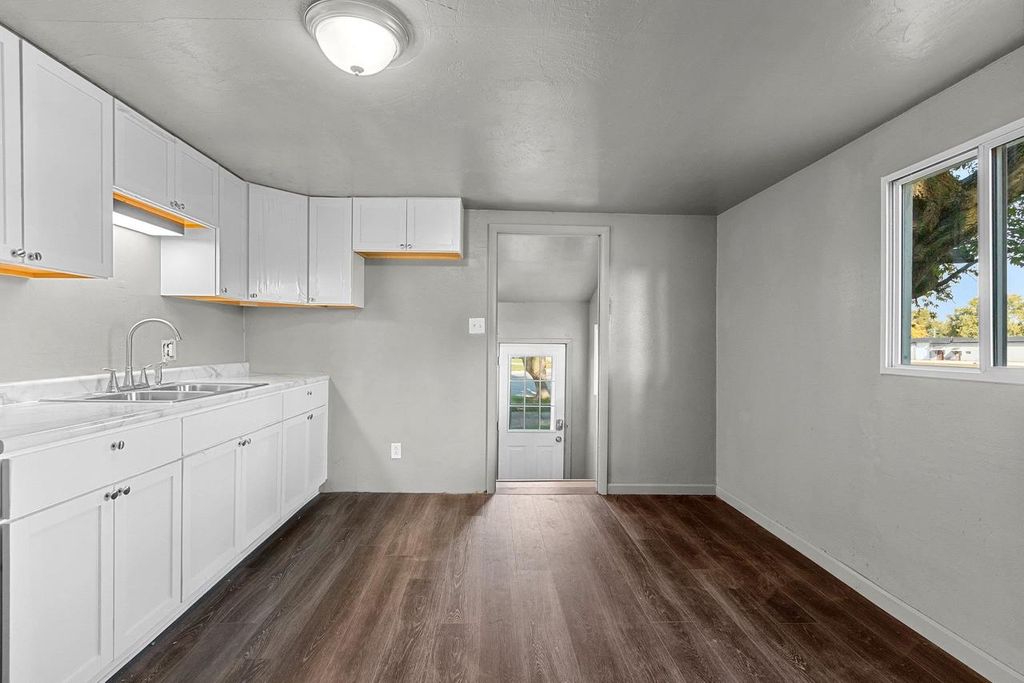 Photo of 1029 N Baird STREET, Green Bay, WI 54302 (MLS # 50316048)