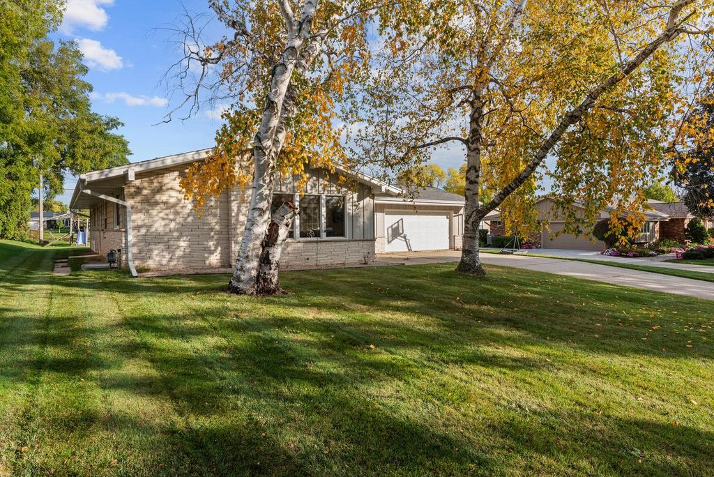 Photo of 11924 W Ohio AVENUE, West Allis, WI 53227 (MLS # 1939275)