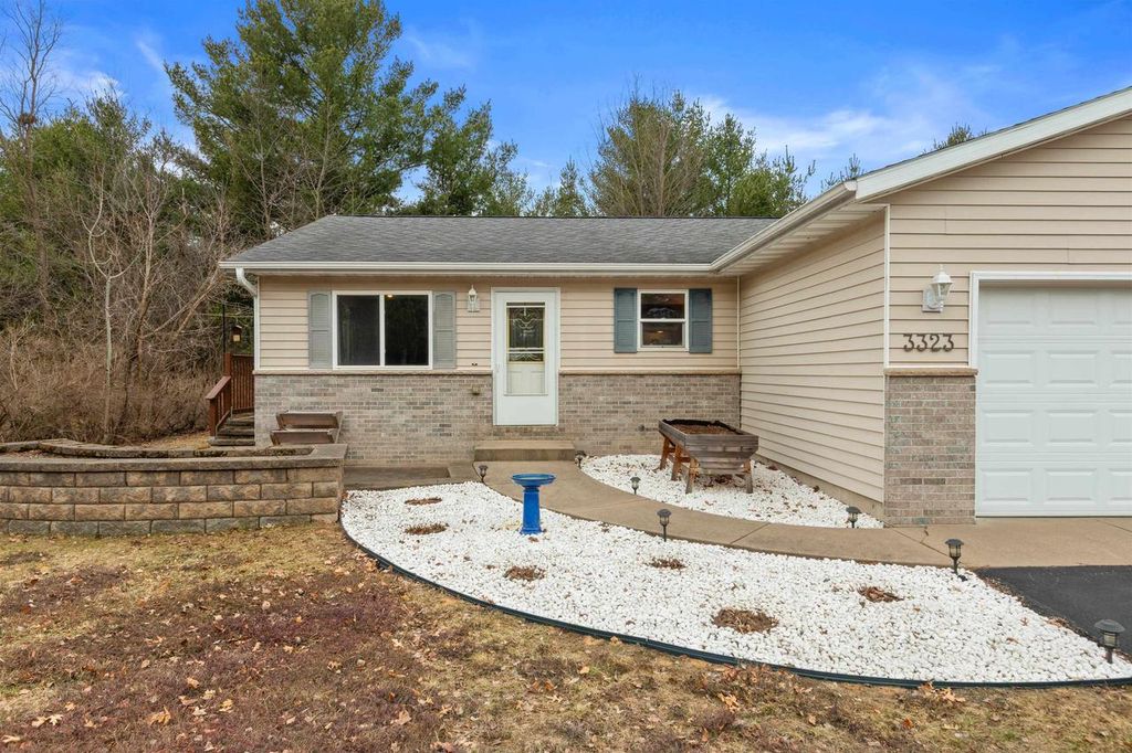 Photo of 3323 Rosewood DRIVE, Plover, WI 54467 (MLS # 22601260)