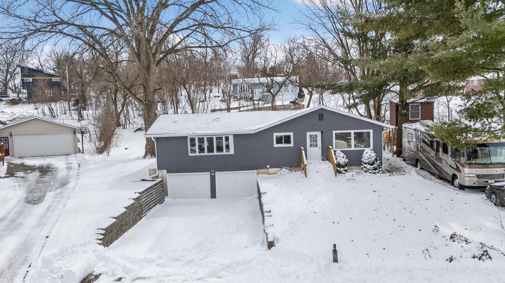 Photo of 413 E Lincoln DRIVE, Deforest, WI 53532 (MLS # 2018792)