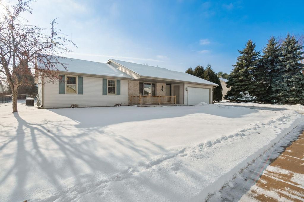 Photo of 2977 Belle Plane ROAD, Green Bay, WI 54313 (MLS # 50319643)