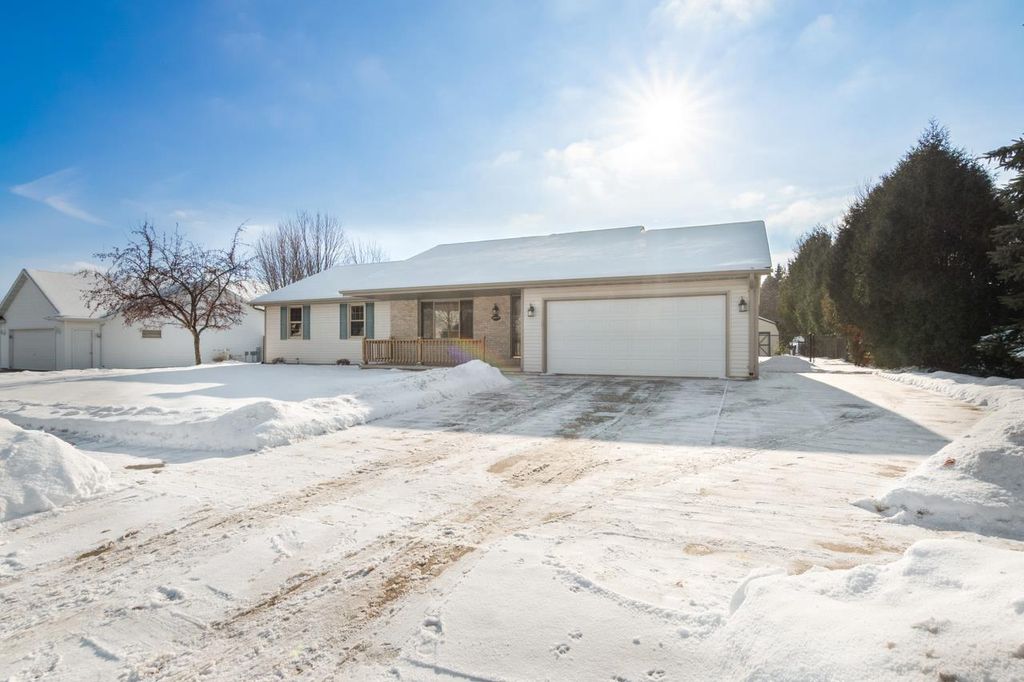 Photo of 2977 Belle Plane ROAD, Green Bay, WI 54313 (MLS # 50319643)