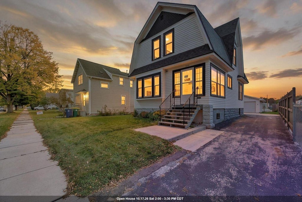 Photo of 1208 S Chestnut AVENUE, Green Bay, WI 54304 (MLS # 50334369)