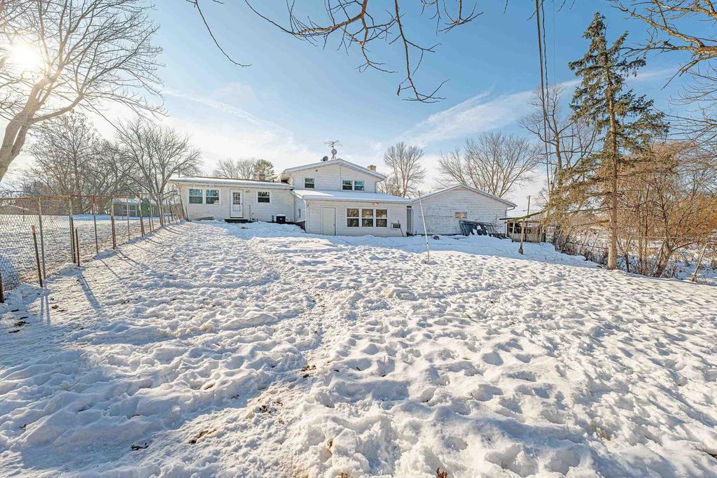 Photo of 1734 OAKVIEW DRIVE, Stoughton, WI 53589 (MLS # 2012403)