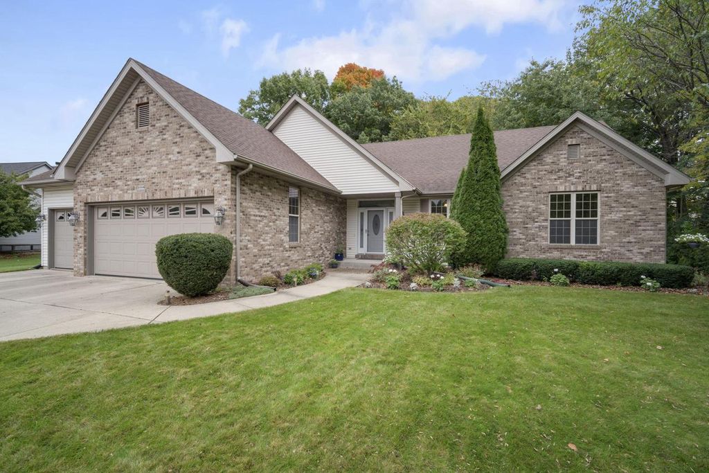 Photo of W144N10010 Sun Valley TRAIL, Germantown, WI 53022 (MLS # 1940450)