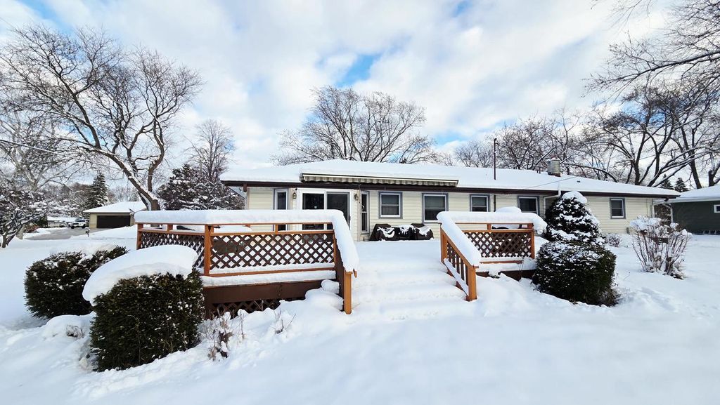 Photo of W154N10077 Moonlite DRIVE, Germantown, WI 53022 (MLS # 1942091)