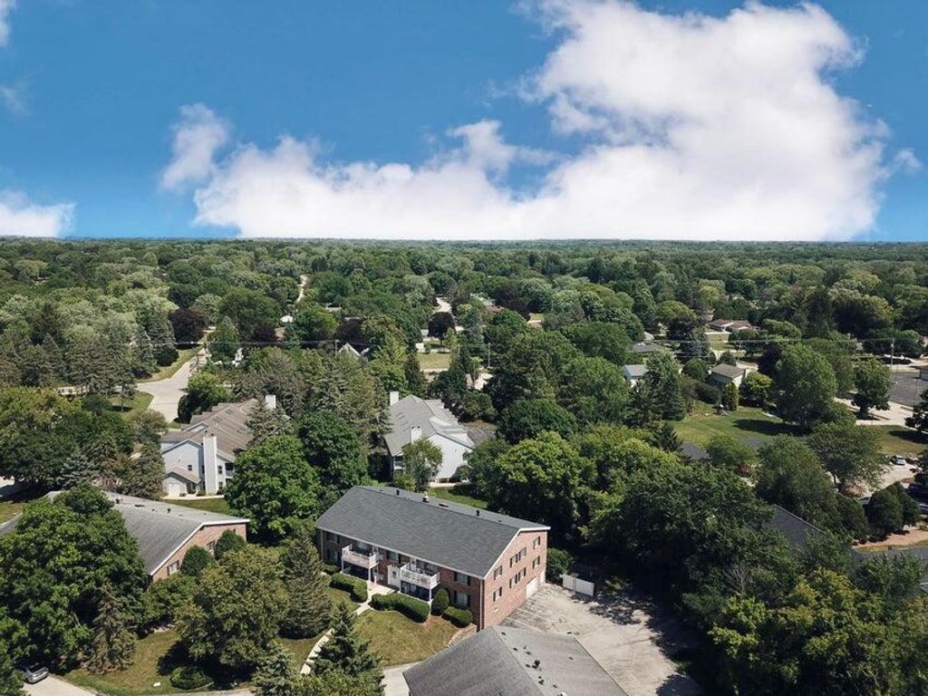 Photo of 139 Heidel ROAD #7, Mequon, WI 53092 (MLS # 1946410)