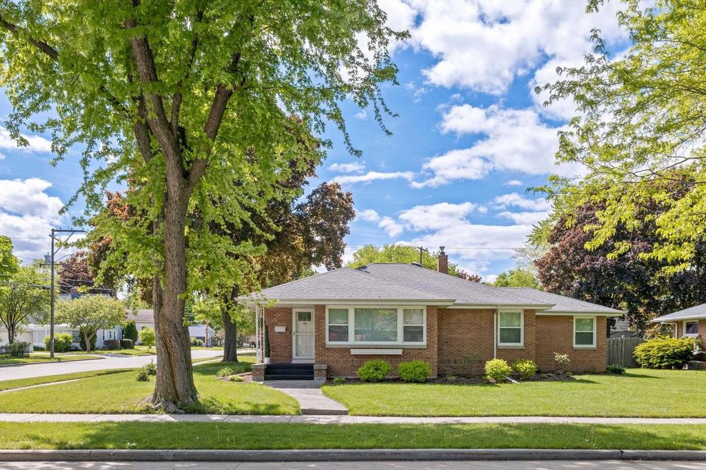 Photo of 1003 Evans STREET, Oshkosh, WI 54901 (MLS # 50326413)