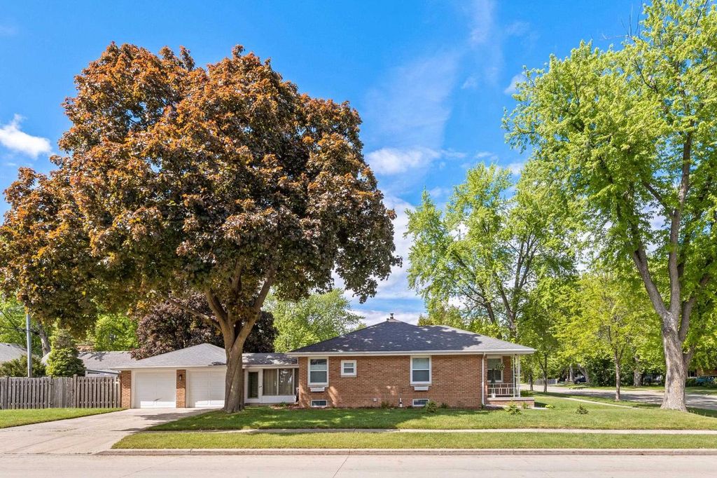 Photo of 1003 Evans STREET, Oshkosh, WI 54901 (MLS # 50326413)