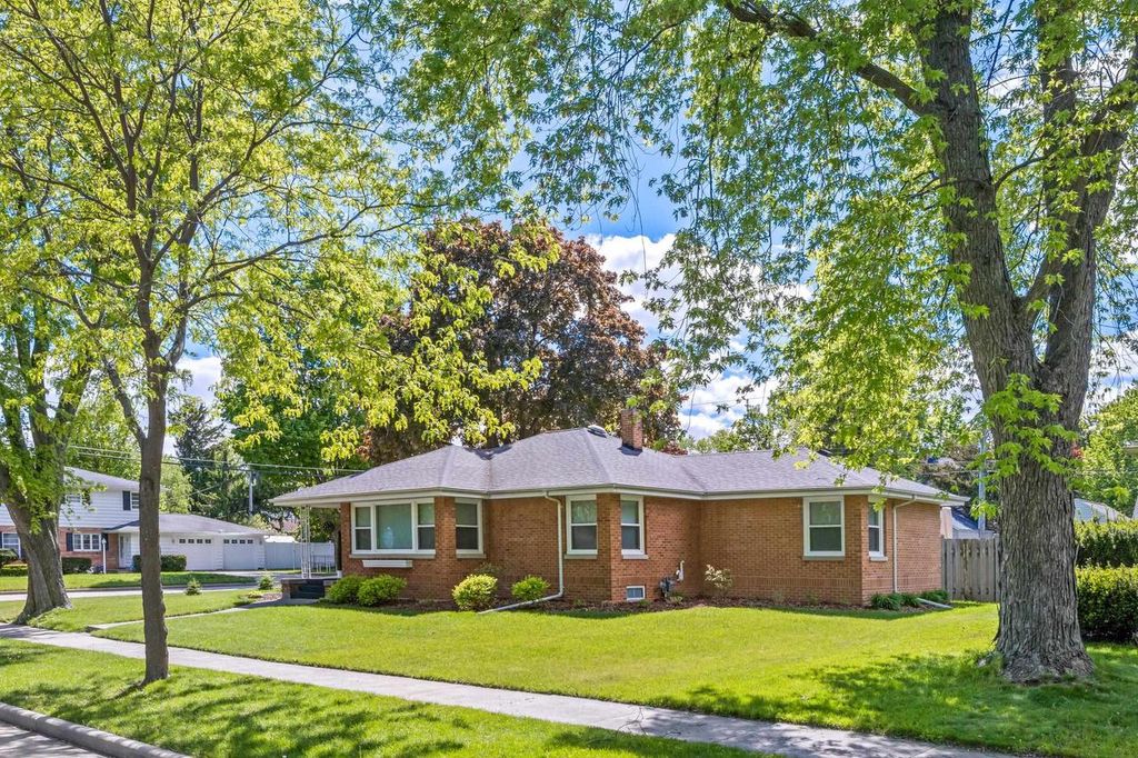 Photo of 1003 Evans STREET, Oshkosh, WI 54901 (MLS # 50326413)