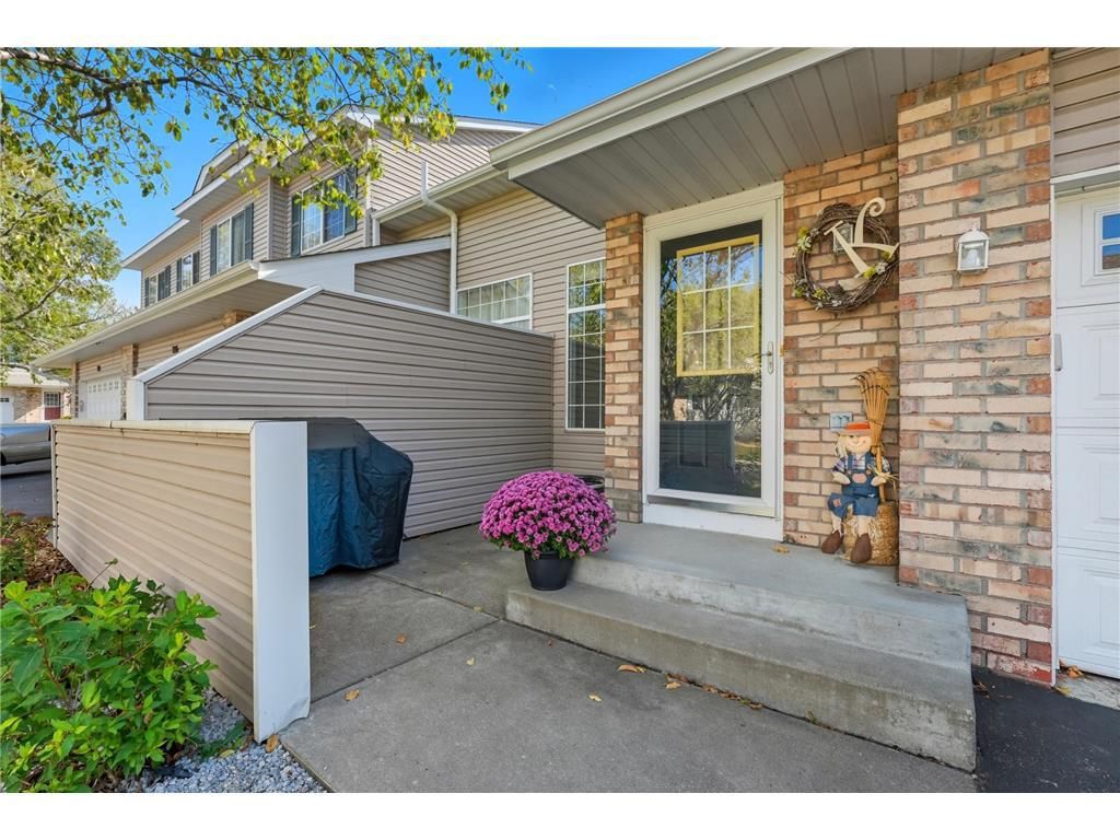 Photo of 834 Summer Pines CIRCLE, Hudson, WI 54016 (MLS # 7040374)