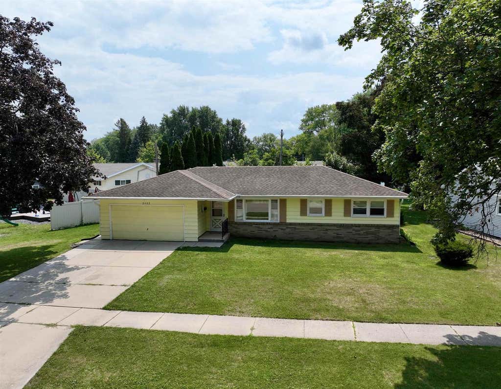 Photo of 2122 N Hawthorne Park DRIVE, Janesville, WI 53545 (MLS # 2030012)