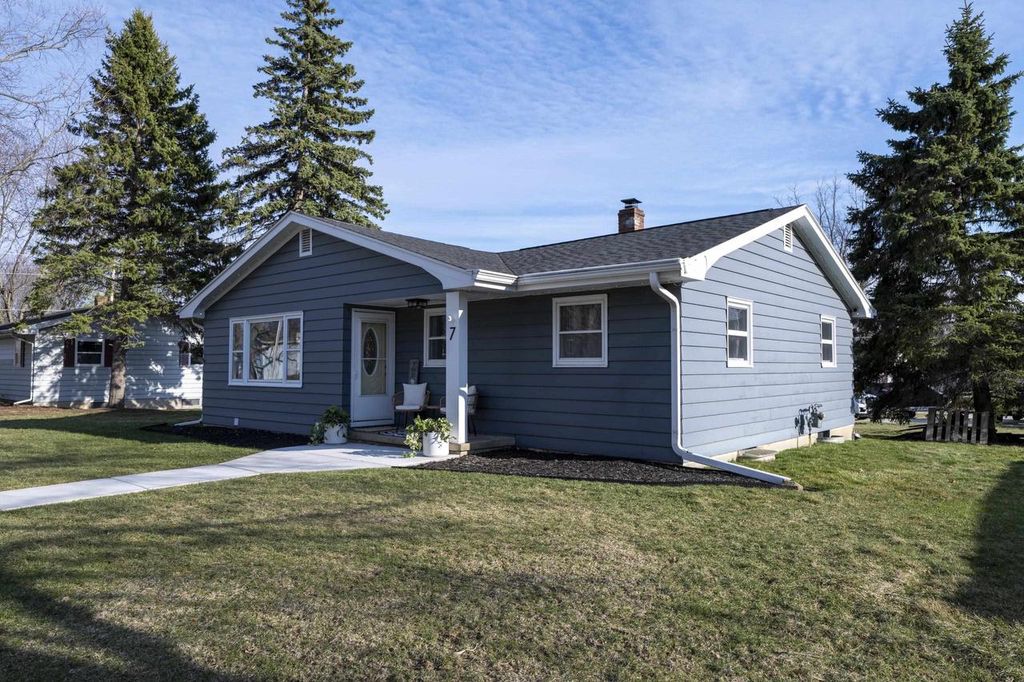Photo of 7 North STREET, Deerfield, WI 53531 (MLS # 2018779)