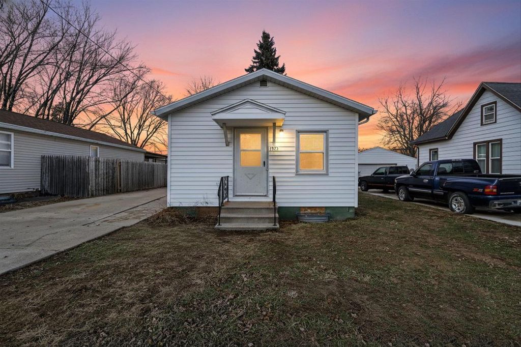 Photo of 1923 Lenox AVENUE, Beloit, WI 53511 (MLS # 2014658)