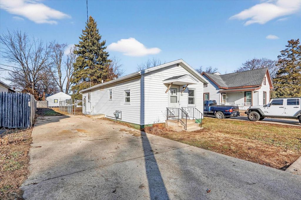 Photo of 1923 Lenox AVENUE, Beloit, WI 53511 (MLS # 2014658)