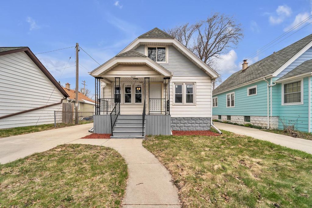 Photo of 6824 W Hayes AVENUE, West Allis, WI 53219 (MLS # 1947599)