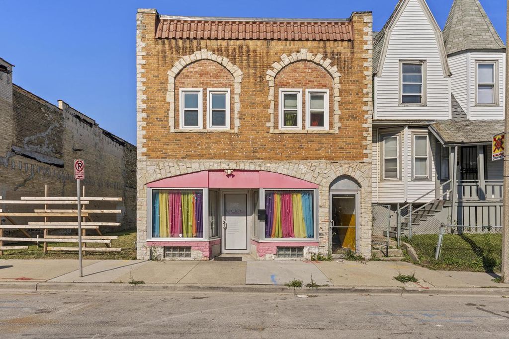 Photo of 2925 N Holton STREET #2927, Milwaukee, WI 53212 (MLS # 1937122)